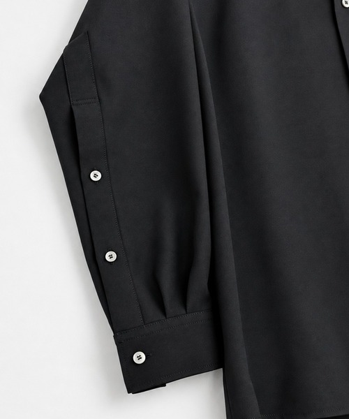 UJOH(ウジョー)の「【UJOH HOMME】別注 Wide set Open Collar Shirts(シャツ/ブラウス・メンズ・ブラック/ダークブラウン・4/5)」の7枚目の写真