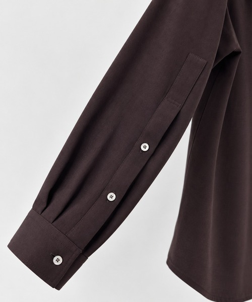 UJOH(ウジョー)の「【UJOH HOMME】別注 Wide set Open Collar Shirts(シャツ/ブラウス・メンズ・ブラック/ダークブラウン・4/5)」の3枚目の写真