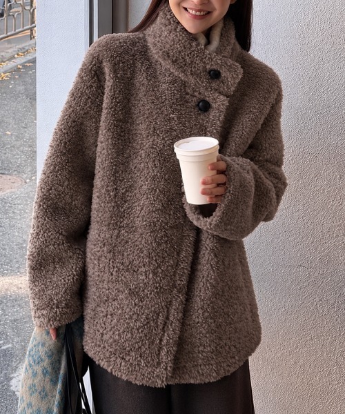 Aelina(エリナ)の「スタンドカラーフェイクムートンコート(その他アウター・レディース・ブラウン/ベージュ/チャコールグレー・FREE)」の3枚目の写真