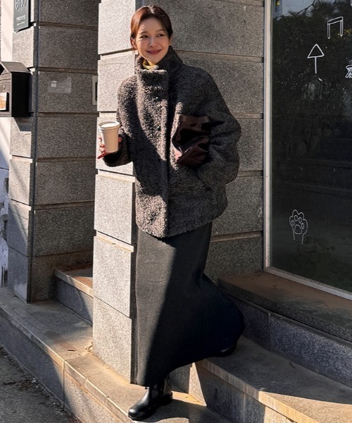 Aelina(エリナ)の「スタンドカラーフェイクムートンコート(その他アウター・レディース・ブラウン/ベージュ/チャコールグレー・FREE)」の19枚目の写真