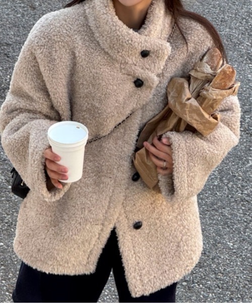 Aelina(エリナ)の「スタンドカラーフェイクムートンコート(その他アウター・レディース・ブラウン/ベージュ/チャコールグレー・FREE)」の13枚目の写真