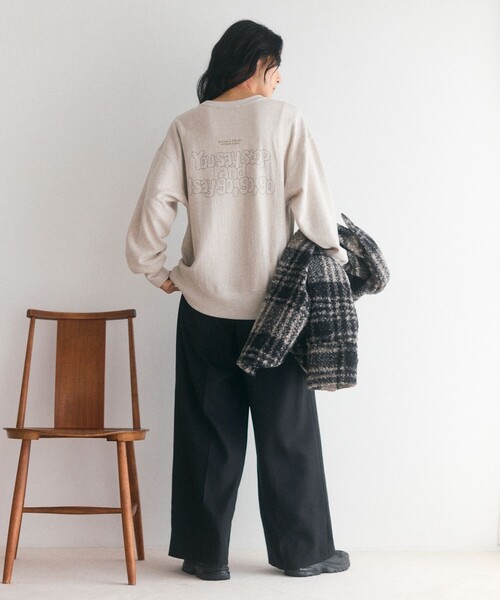 AMERICANA(アメリカーナ)の「Americana/アメリカーナ Americana × Firsthand 別注 裏毛 アウトラインロゴプリント ロングスリーブTシャツ(Tシャツ/カットソー・レディース・モカ/オフホワイト/チャコールグレー・FREE)」の9枚目の写真