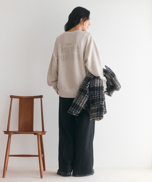 AMERICANA(アメリカーナ)の「Americana/アメリカーナ Americana × Firsthand 別注 裏毛 アウトラインロゴプリント ロングスリーブTシャツ(Tシャツ/カットソー・レディース・モカ/オフホワイト/チャコールグレー・FREE)」の10枚目の写真