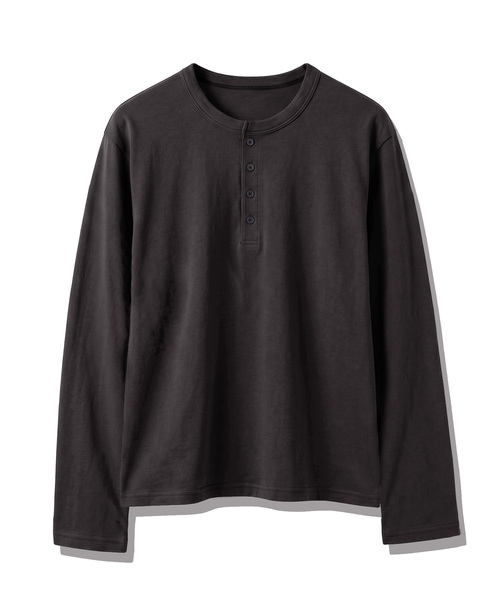 UNDEROFF(アンダーオフ)の「クロップドヘンリーネックロングスリーブTシャツ ダークグレー(Tシャツ/カットソー・メンズ・チャコール・LARGE/X-LARGE/MEDIUM)」の1枚目の写真