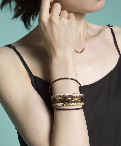 PLAIN CLOTHING（プレーンクロージング）の「6連ビジューブレスレット【PLAIN CLOTHING】（ブレスレット・レディース・ブラウン/ブラック/ナチュラル/ホワイト・FREE）」の13枚目の写真