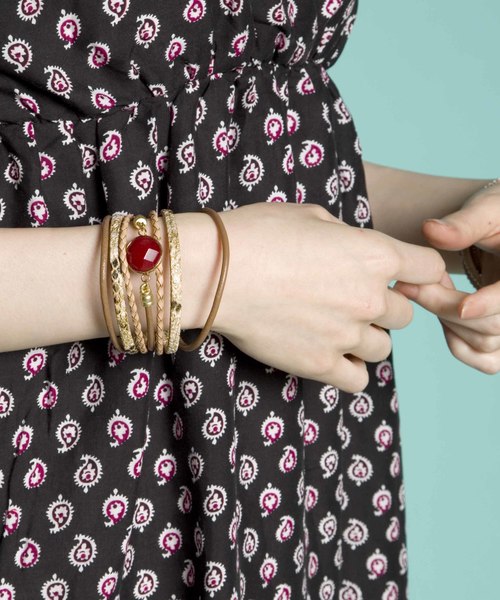 PLAIN CLOTHING（プレーンクロージング）の「6連ビジューブレスレット【PLAIN CLOTHING】（ブレスレット・レディース・ブラウン/ブラック/ナチュラル/ホワイト・FREE）」の14枚目の写真