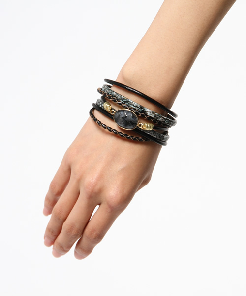 PLAIN CLOTHING（プレーンクロージング）の「6連ビジューブレスレット【PLAIN CLOTHING】（ブレスレット・レディース・ブラウン/ブラック/ナチュラル/ホワイト・FREE）」の9枚目の写真