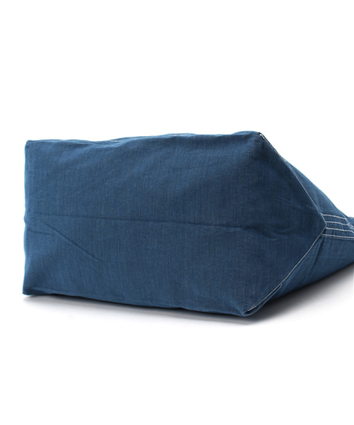 HYSTERIC GLAMOUR（ヒステリックグラマー）の「HYSTERIC CAMP INDIGOグログランバッグ（トートバッグ・メンズ・インディゴブルー/ライトインディゴブルー・FREE）」の4枚目の写真