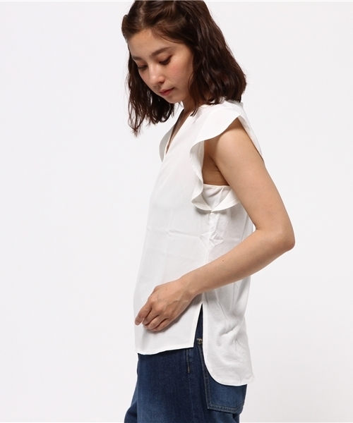 MOUSSY（マウジー）の「FLARE SLEEVE TOPS（Tシャツ/カットソー・レディース・カーキ/ブラック/ホワイト/ボルドー・FREE）」の6枚目の写真