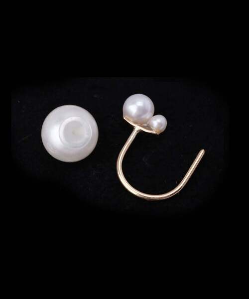 SIENA ROSE（シエナロゼ）の「Cラインのパールキャッチピアス[2粒パール]（ピアス（両耳用）・レディース・イエローゴールド・FREE）」の3枚目の写真