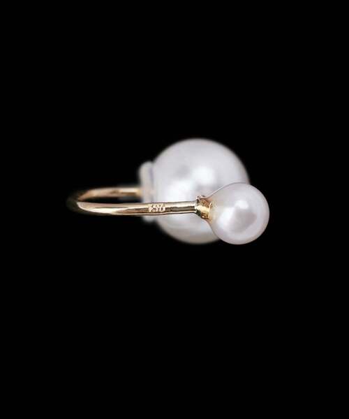 SIENA ROSE（シエナロゼ）の「Cラインのパールキャッチピアス[2粒パール]（ピアス（両耳用）・レディース・イエローゴールド・FREE）」の4枚目の写真