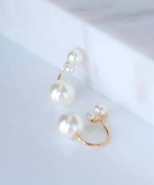 SIENA ROSE（シエナロゼ）の「Cラインのパールキャッチピアス[2粒パール]（ピアス（両耳用）・レディース・イエローゴールド・FREE）」の7枚目の写真
