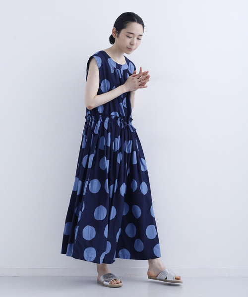 レシレヌーセ　コットンノースリーブワンピース　総柄　白＆ブルー　インド製 bleubleuet_00152171