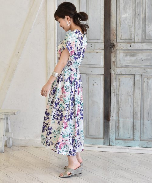 k*（ケイ）の「花柄バックⅤ開きブラウス《MADE IN JAPAN》（シャツ/ブラウス・レディース・ベージュ/グリーン/ブルー・M）」の7枚目の写真