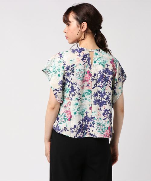 k*（ケイ）の「花柄バックⅤ開きブラウス《MADE IN JAPAN》（シャツ/ブラウス・レディース・ベージュ/グリーン/ブルー・M）」の4枚目の写真