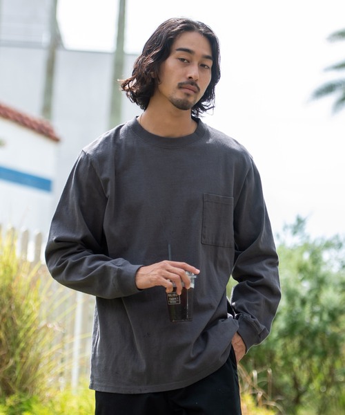 Goodwear（グッドウェア）の「『Goodwear/グッドウェア』WEB別注 ビッグシルエットヘビーウェイトポケット付きクルーネック長袖Tシャツ（Tシャツ/カットソー・メンズ・ホワイト/ブラック/ネイビー/カーキ/サックスブルー/オレンジ/エメラルド/ゴールド系その他/マルーン/チャコール/ベージュ/ワイン/イエロー系その他/パープル系その他/グレー系その他/モスグリーン/オレンジ系その他/ブラウン/パープル/グレー/バーガンディー/ベージュ系その他/ベージュ系その他2/カーキブラウン/ブルー系その他/テラコッタ/ライトピンク/グレー系1/ブラウン系1・S/M/L/XL）」の6枚目の写真