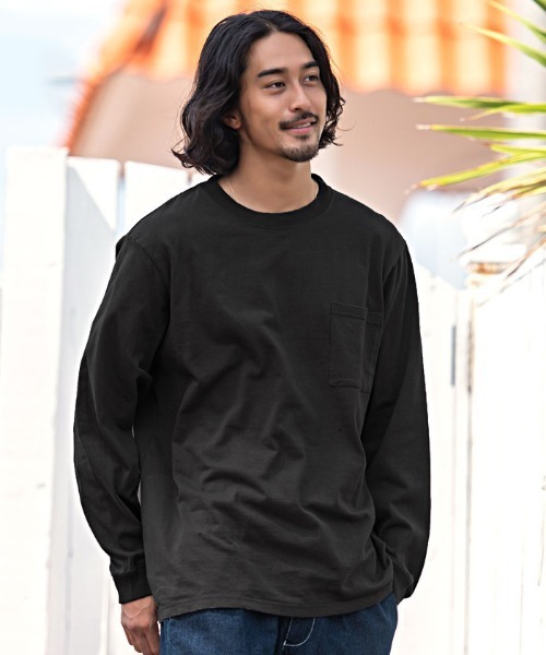 Goodwear（グッドウェア）の「『Goodwear/グッドウェア』WEB別注 ビッグシルエットヘビーウェイトポケット付きクルーネック長袖Tシャツ（Tシャツ/カットソー・メンズ・ホワイト/ブラック/ネイビー/カーキ/サックスブルー/オレンジ/エメラルド/ゴールド系その他/マルーン/チャコール/ベージュ/ワイン/イエロー系その他/パープル系その他/グレー系その他/モスグリーン/オレンジ系その他/ブラウン/パープル/グレー/バーガンディー/ベージュ系その他/ベージュ系その他2/カーキブラウン/ブルー系その他/テラコッタ/ライトピンク/グレー系1/ブラウン系1・S/M/L/XL）」の2枚目の写真