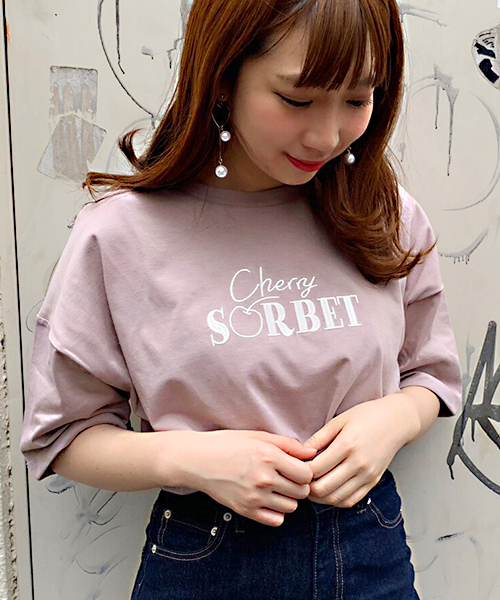 apres jour（アプレジュール）の「アソートプリントTシャツ２【ZOZOTOWN限定アイテム】（Tシャツ/カットソー・レディース・ホワイト系その他/パープル系その他/その他/ホワイト系その他2/オフホワイト/スモークピンク/オレンジ系その他/ブラック/ラベンダー/ホワイト/チャコールグレー・フリー）」の8枚目の写真