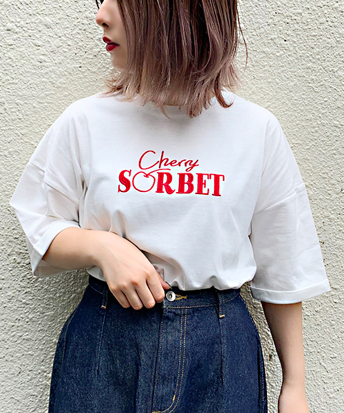 apres jour（アプレジュール）の「アソートプリントTシャツ２【ZOZOTOWN限定アイテム】（Tシャツ/カットソー・レディース・ホワイト系その他/パープル系その他/その他/ホワイト系その他2/オフホワイト/スモークピンク/オレンジ系その他/ブラック/ラベンダー/ホワイト/チャコールグレー・フリー）」の4枚目の写真