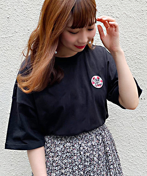 apres jour（アプレジュール）の「アソートプリントTシャツ２【ZOZOTOWN限定アイテム】（Tシャツ/カットソー・レディース・ホワイト系その他/パープル系その他/その他/ホワイト系その他2/オフホワイト/スモークピンク/オレンジ系その他/ブラック/ラベンダー/ホワイト/チャコールグレー・フリー）」の5枚目の写真