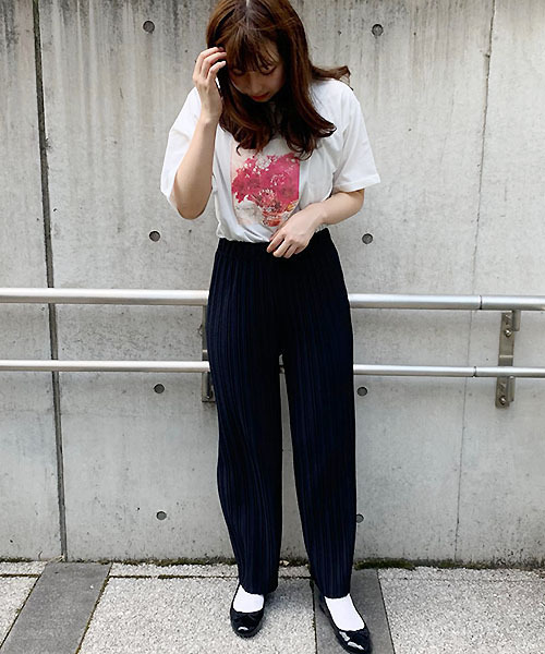 apres jour（アプレジュール）の「アソートプリントTシャツ２【ZOZOTOWN限定アイテム】（Tシャツ/カットソー・レディース・ホワイト系その他/パープル系その他/その他/ホワイト系その他2/オフホワイト/スモークピンク/オレンジ系その他/ブラック/ラベンダー/ホワイト/チャコールグレー・フリー）」の22枚目の写真