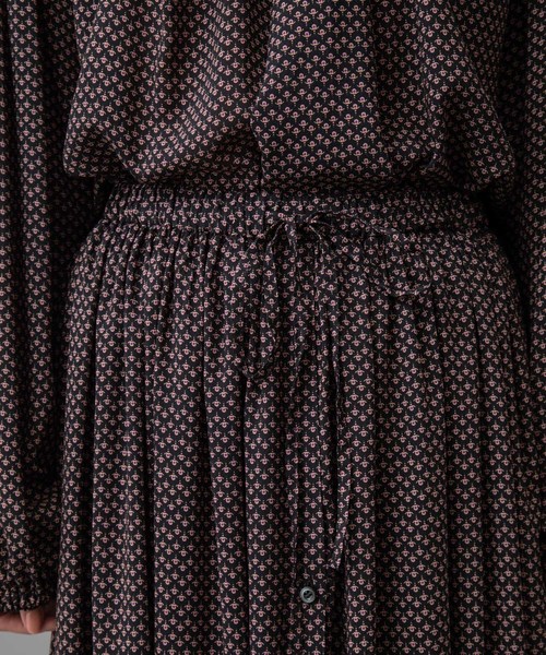 Munich（ミューニック）の「ミニフラワープリント　ギャザースカート（スカート・レディース・ブラック/グリーン/ライトブラウン・S/M）」の8枚目の写真