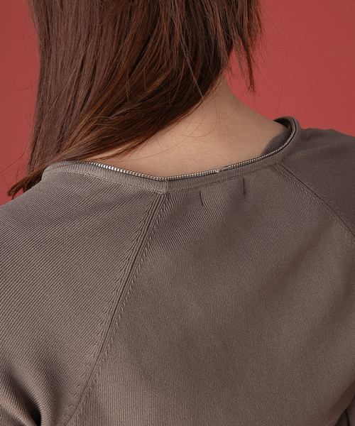 DOUBLE STANDARD CLOTHING(ダブルスタンダードクロージング)の「SOV. R/Nダル糸ニットトップス(ニット/セーター・レディース・ブラック/グレイッシュベージュ・38/36)」の8枚目の写真