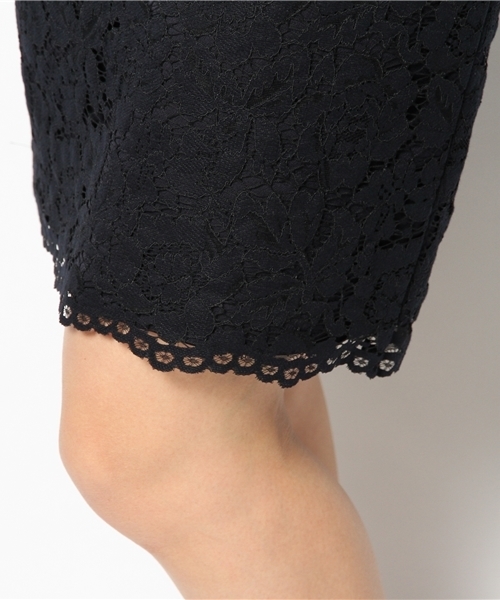 UNITED ARROWS(ユナイテッドアローズ)の「UAB N/C フラワーレース タイトスカート②§(スカート・レディース・オフホワイト/ネイビー・36/40/38)」の4枚目の写真