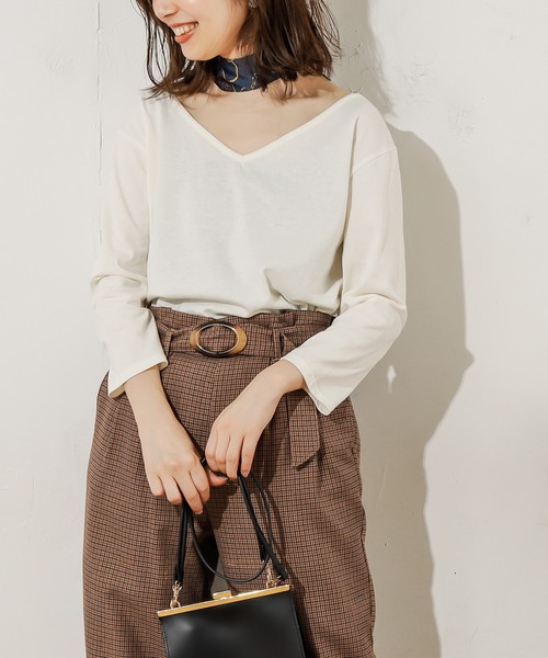 natural couture(ナチュラルクチュール)の「スカーフ付き2WAYTシャツ(Tシャツ/カットソー・レディース・ダークブラウン/ネイビー×ホワイト/オフホワイト/ブラック・FREE)」の2枚目の写真