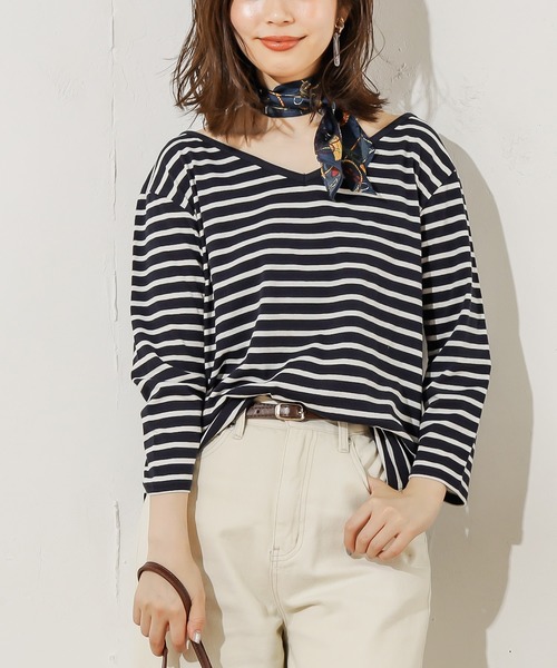 natural couture(ナチュラルクチュール)の「スカーフ付き2WAYTシャツ(Tシャツ/カットソー・レディース・ダークブラウン/ネイビー×ホワイト/オフホワイト/ブラック・FREE)」の4枚目の写真
