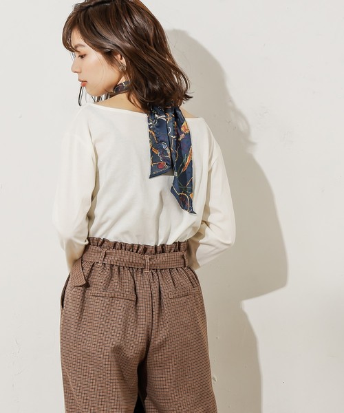 natural couture(ナチュラルクチュール)の「スカーフ付き2WAYTシャツ(Tシャツ/カットソー・レディース・ダークブラウン/ネイビー×ホワイト/オフホワイト/ブラック・FREE)」の5枚目の写真