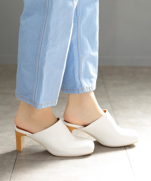 SESTO（セスト）の「スクエアトゥのスティックヒールサボサンダル