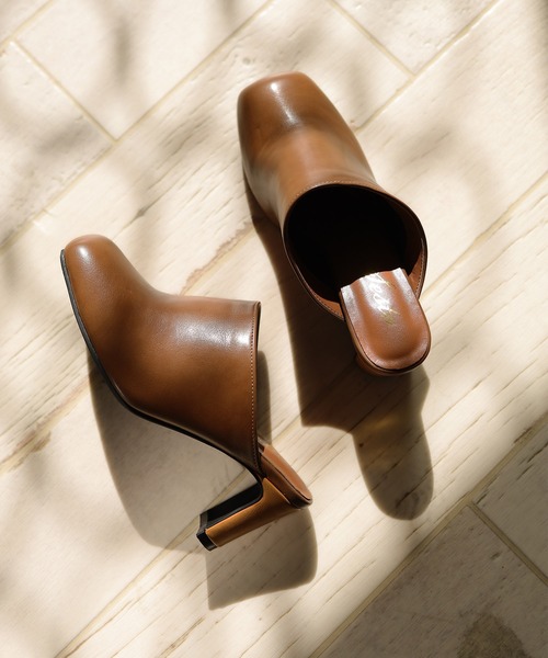 SESTO（セスト）の「スクエアトゥのスティックヒールサボサンダル