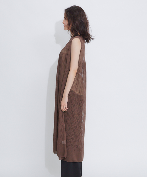 qualite(カリテ)の「boussole×qualite 透かし柄シアーニットワンピース(ワンピース・レディース・ブラウン/オフホワイト/カーキ・フリー)」の4枚目の写真