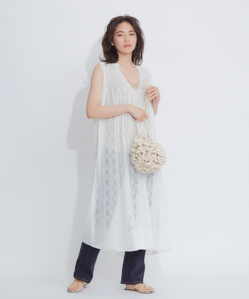 qualite(カリテ)の「boussole×qualite 透かし柄シアーニットワンピース(ワンピース・レディース・ブラウン/オフホワイト/カーキ・フリー)」の5枚目の写真