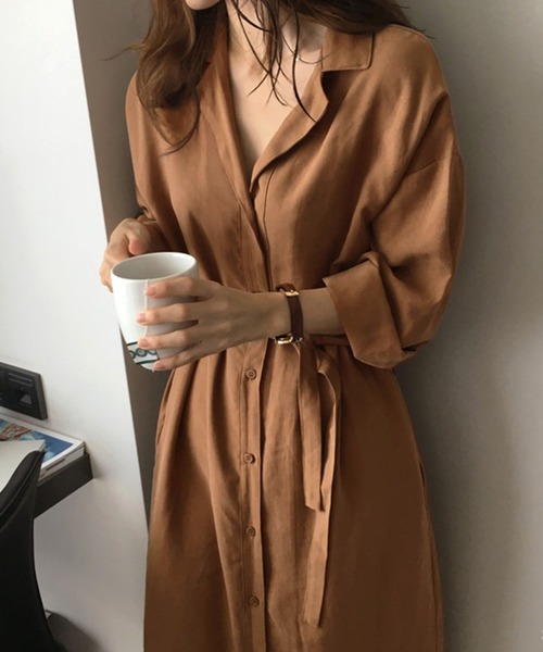 Grandeir(グランディール)の「ミモレ丈 開襟 シャツワンピース(シャツワンピース・レディース・ブラウン/ネイビー・M)」の14枚目の写真