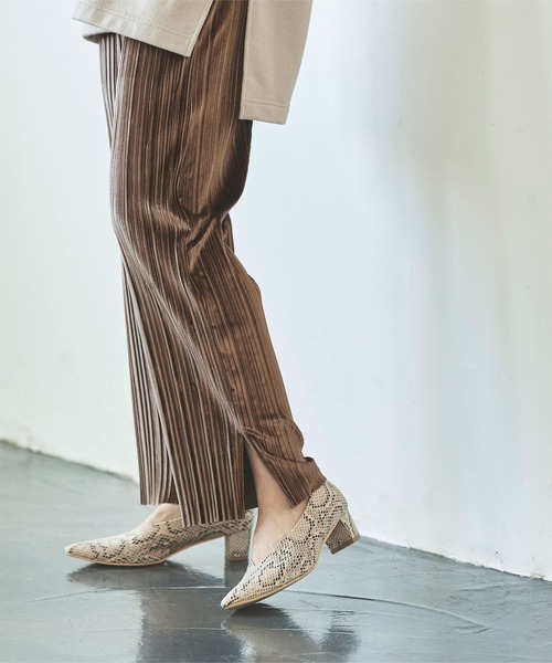 titivate(ティティベイト)の「プリーツベロアセミテーパードパンツ(その他パンツ・レディース・ベージュ/パープル系その他/グリーン/ブラウン・S/M/L)」の7枚目の写真