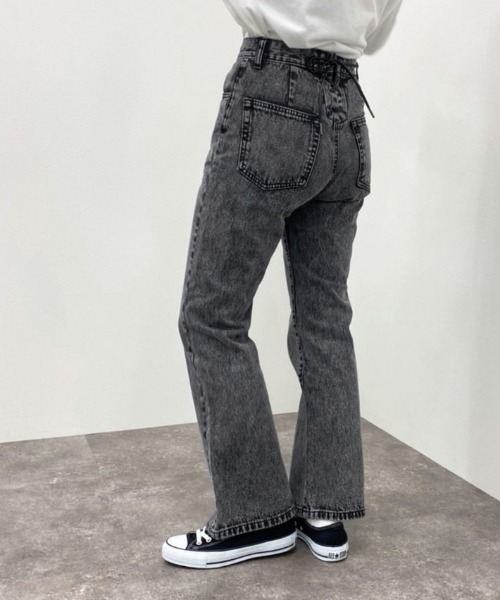 apres jour mignon（アプレジュールミニョン）の「バックレースアップデニムパンツ【ZOZOTOWN限定アイテム】（デニムパンツ・レディース・ベージュ/ブラック/グレー系その他/ホワイト系その他・X-LARGE/SMALL/MEDIUM/LARGE）」の3枚目の写真