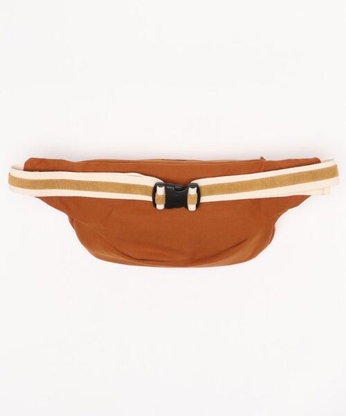 SNOOPY×OLD BETTY'S(スヌーピーカケルオールドベティーズ)の「SNOOPY Canvas×Suede Waist Bag(SURF BOARD)(ボディバッグ/ウエストポーチ・レディース・マスタード/オレンジ/グリーン/ネイビー/ボルドー/ベージュ/スミクロ/ブラウン・FREE)」の11枚目の写真