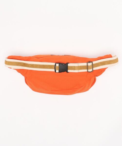 SNOOPY×OLD BETTY'S(スヌーピーカケルオールドベティーズ)の「SNOOPY Canvas×Suede Waist Bag(SURF BOARD)(ボディバッグ/ウエストポーチ・レディース・マスタード/オレンジ/グリーン/ネイビー/ボルドー/ベージュ/スミクロ/ブラウン・FREE)」の16枚目の写真