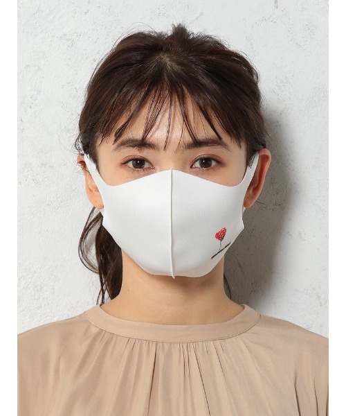 Perfect Suit FActory（パーフェクトスーツファクトリー）の「バンクシーマスク　ホワイト　Bandaged Heart（マスク・メンズ・ホワイト・FREE）」の6枚目の写真