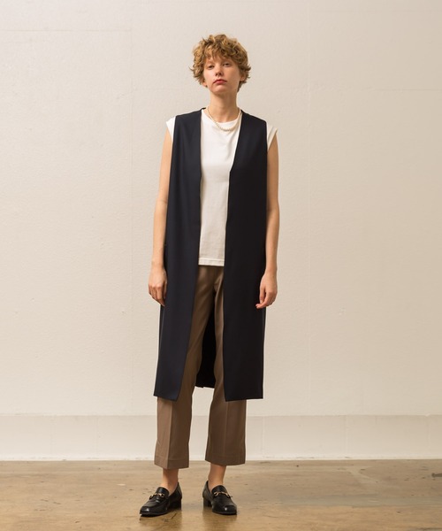 ALLUMER(アリュメール)の「コットンレーヨンロングジレ(ベスト・レディース・ブラック/ベージュ/ネイビー・1)」の1枚目の写真