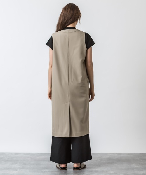 ALLUMER(アリュメール)の「コットンレーヨンロングジレ(ベスト・レディース・ブラック/ベージュ/ネイビー・1)」の12枚目の写真