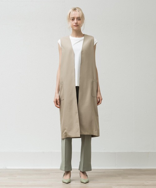 ALLUMER(アリュメール)の「コットンレーヨンロングジレ(ベスト・レディース・ブラック/ベージュ/ネイビー・1)」の16枚目の写真