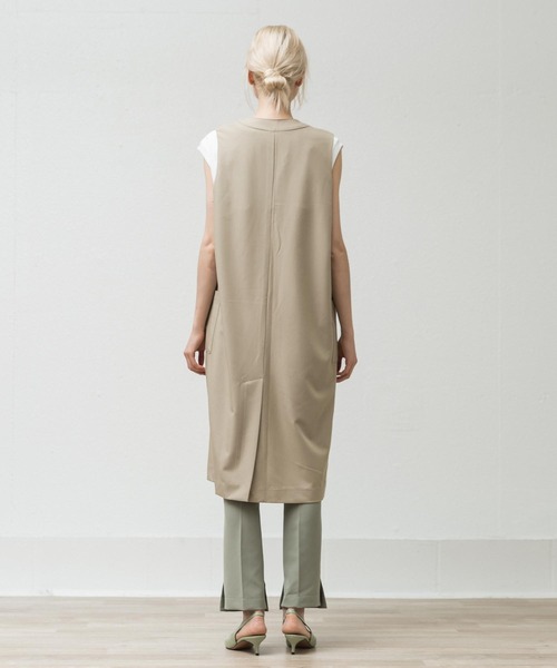 ALLUMER(アリュメール)の「コットンレーヨンロングジレ(ベスト・レディース・ブラック/ベージュ/ネイビー・1)」の19枚目の写真