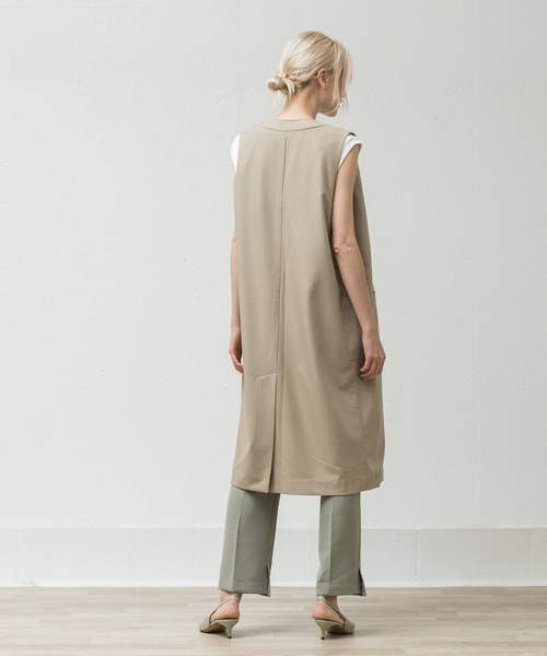 ALLUMER(アリュメール)の「コットンレーヨンロングジレ(ベスト・レディース・ブラック/ベージュ/ネイビー・1)」の22枚目の写真