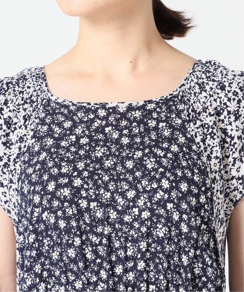 SLOBE IENA(スローブイエナ)の「Scatter Flower マルチパターンワンピース【手洗い可能】◆(ワンピース・レディース・グリーン/ネイビー・36/38)」の9枚目の写真