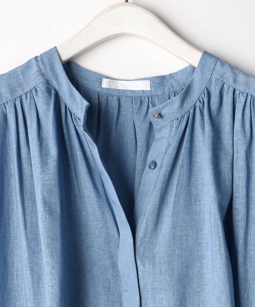 NICOLE white（ニコルホワイト）の「スタンドギャザーブラウス（シャツ/ブラウス・レディース・オフホワイト/サックスブルー/ライトグレー・FREE）」の4枚目の写真