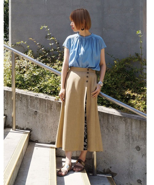 NICOLE white（ニコルホワイト）の「スタンドギャザーブラウス（シャツ/ブラウス・レディース・オフホワイト/サックスブルー/ライトグレー・FREE）」の5枚目の写真