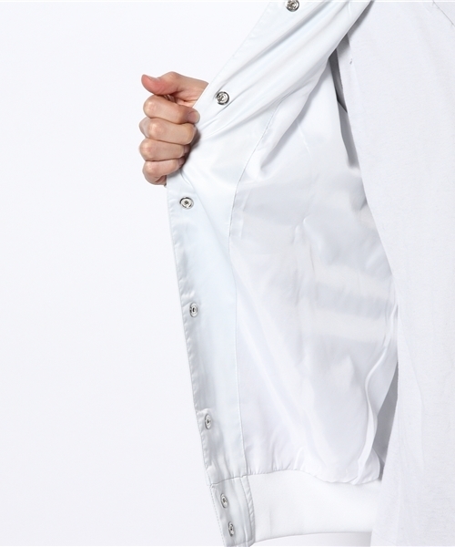 adidas（アディダス）の「アディダス オリジナルス×ファレル サテンジャケット adidas Originals TRACK JACKET PW M（ナイロンジャケット・メンズ・オフホワイト/オレンジ/グリーン・MEDIUM/X-LARGE）」の6枚目の写真